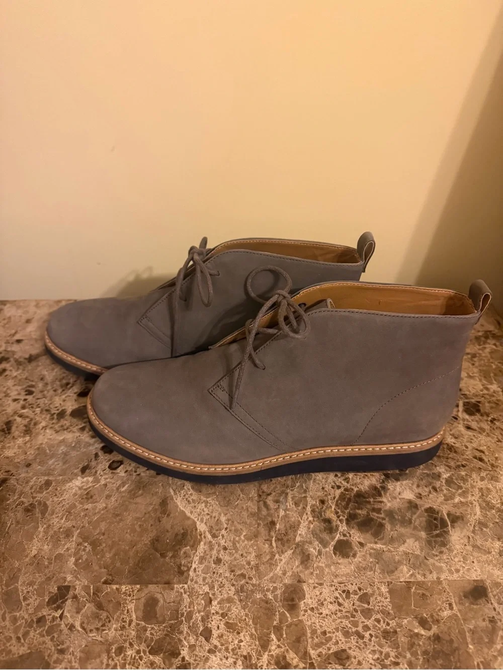 Clarks Men's Gray Suede Chukka Boots